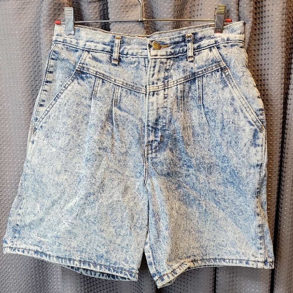 Vintage 80's / 90's Pleated Acid Washed Chic Denim Shorts Size M